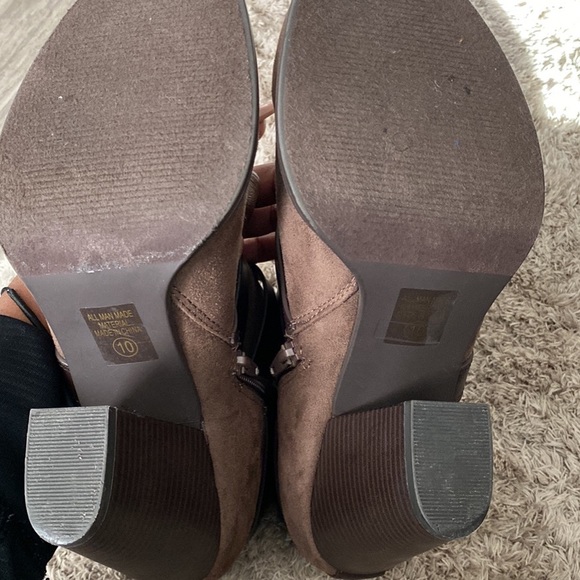 Brown Suede booties Sz 10 - Picture 7 of 7